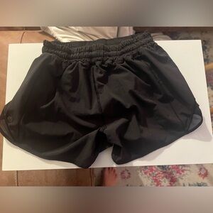 Lululemon Hotty Hot High-Rise Lined Short 2.5” Size 4 Black